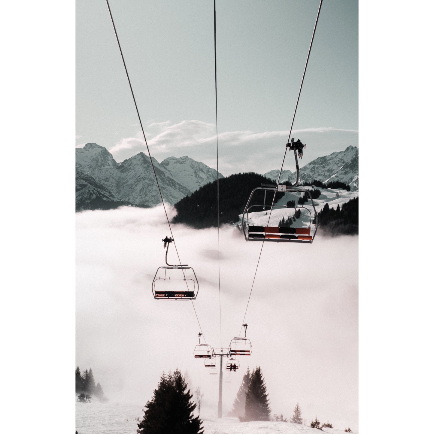 Skilift op Besneeuwde Berg - Fotografie - Muurstatuur